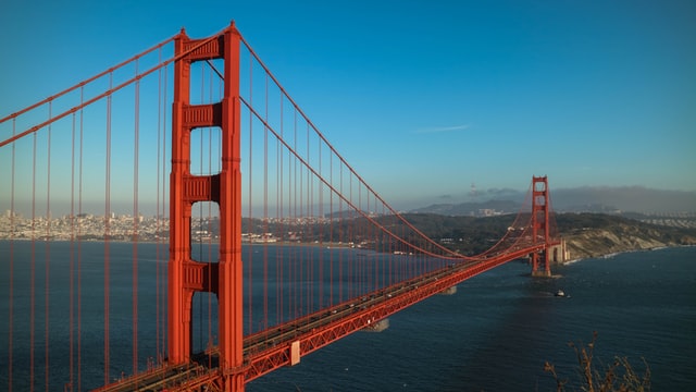 El puente Golden Gate de San Francisco en un día de cielo azul