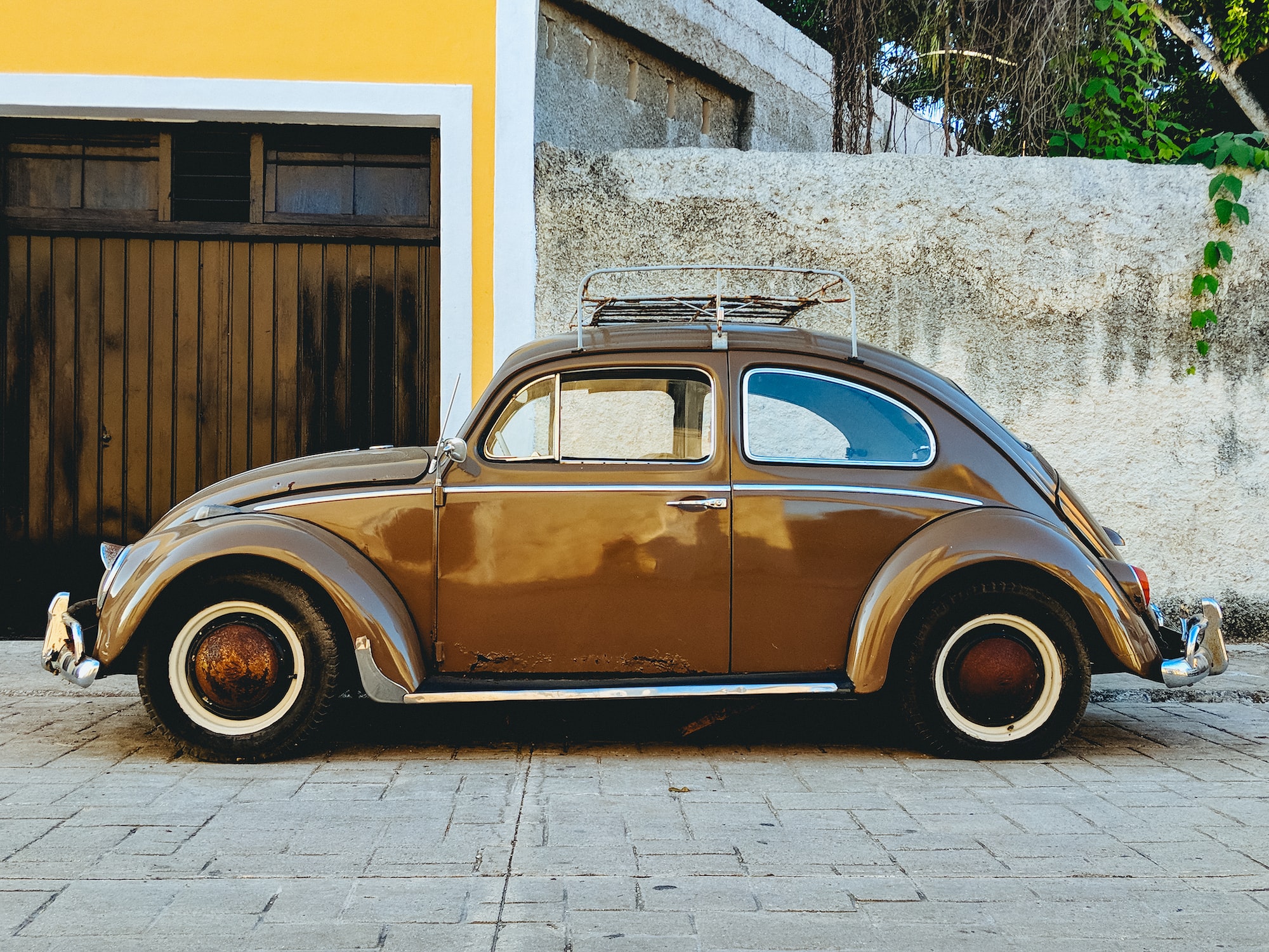 Vender tu primer auto de forma privada, un VW Bug dorado